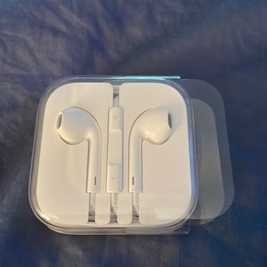 Apple earbuds wired